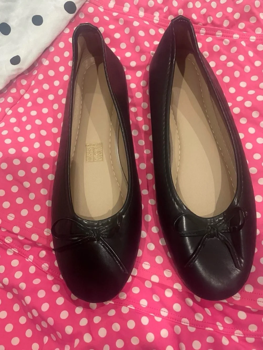 Classic Black Ballet Flats with Bow